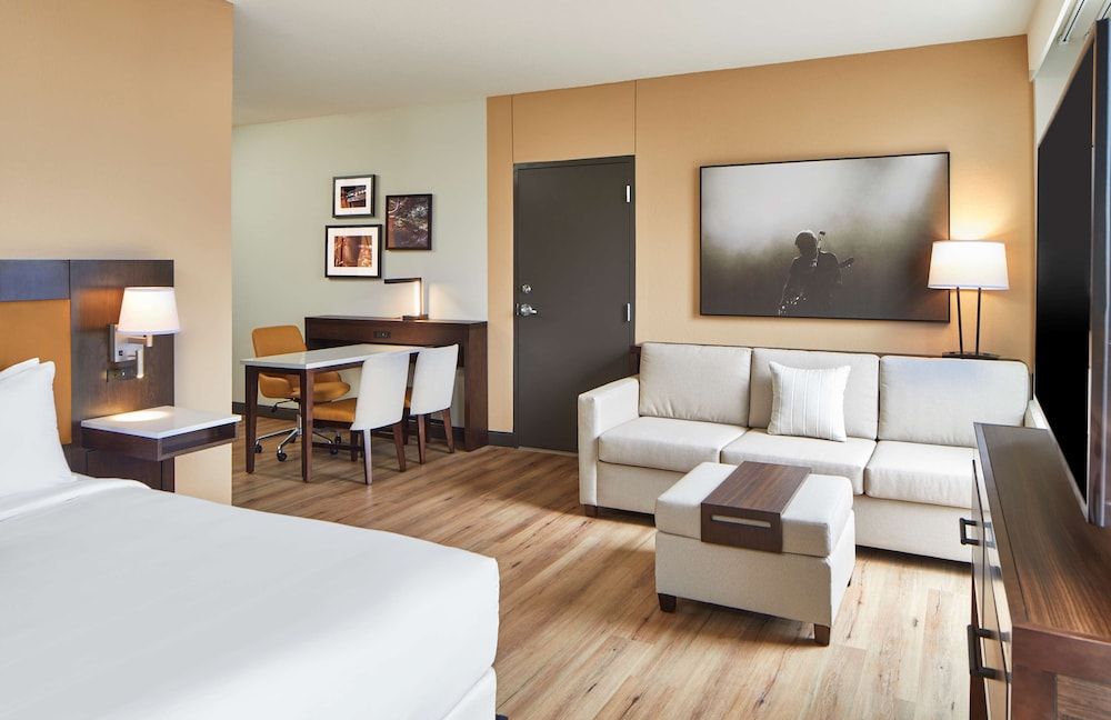 Basic Studio, 1 King Bed (Shower)