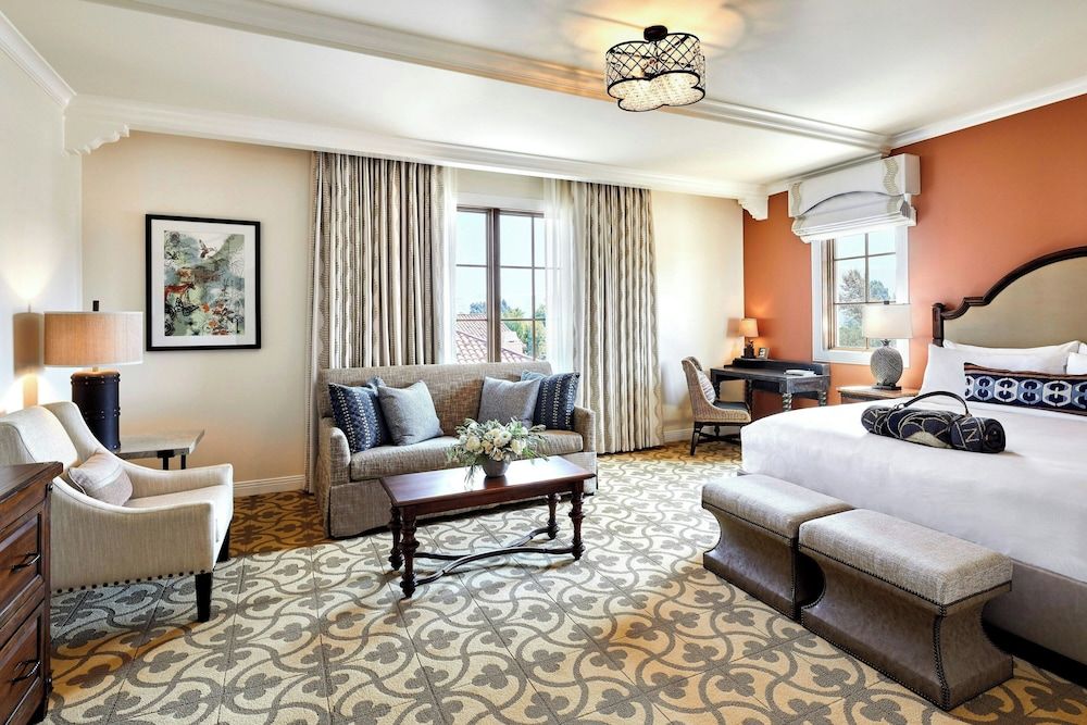 Studio Suite, 1 King Bed with Sofa bed