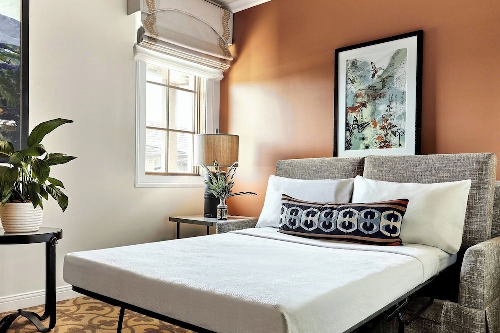 Luxury Suite, 1 King Bed with Sofa bed, Balcony (Balcony)