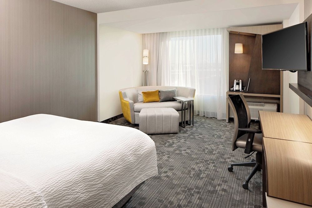 Executive Room, 1 King Bed with Sofa bed, Non Smoking