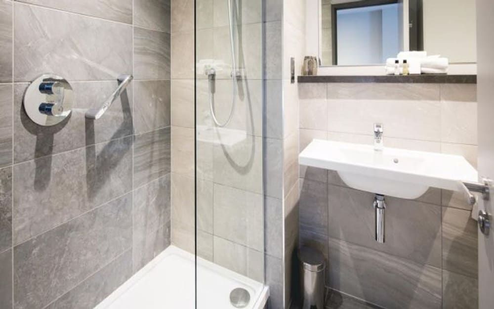 Maldron Hotel Manchester City Centre Deluxe Double Single Room 7