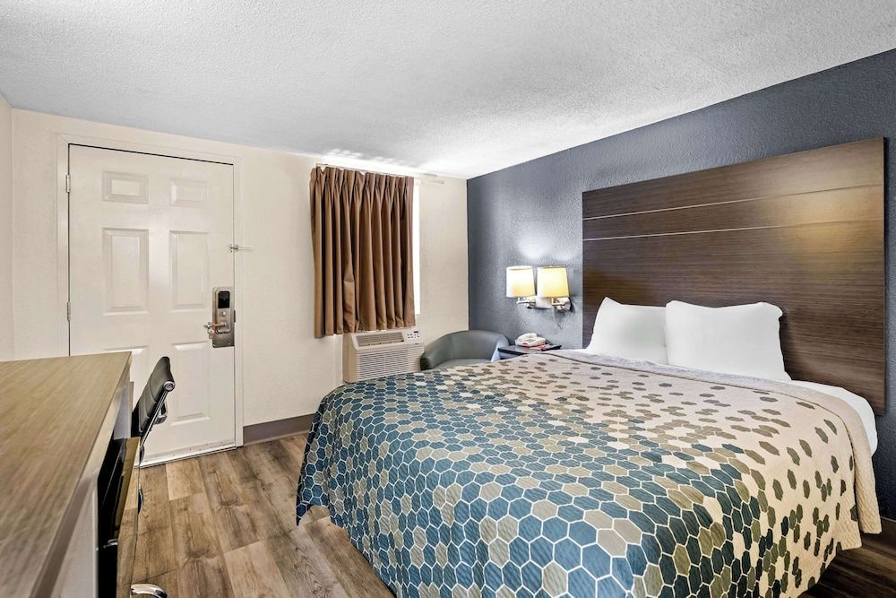 Standard Room, 1 King Bed, Non Smoking
