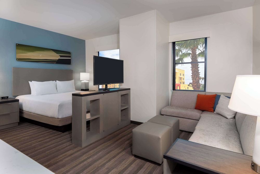 Studio Suite, 1 King Bed with Sofa bed, Accessible, Kitchen (Bathtub)
