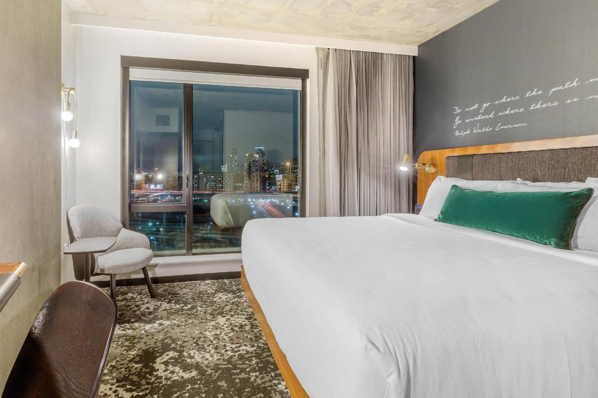 Cambria Hotel Boston Downtown - Seaport 1 King Bed, Nonsmoking, Accessible 3