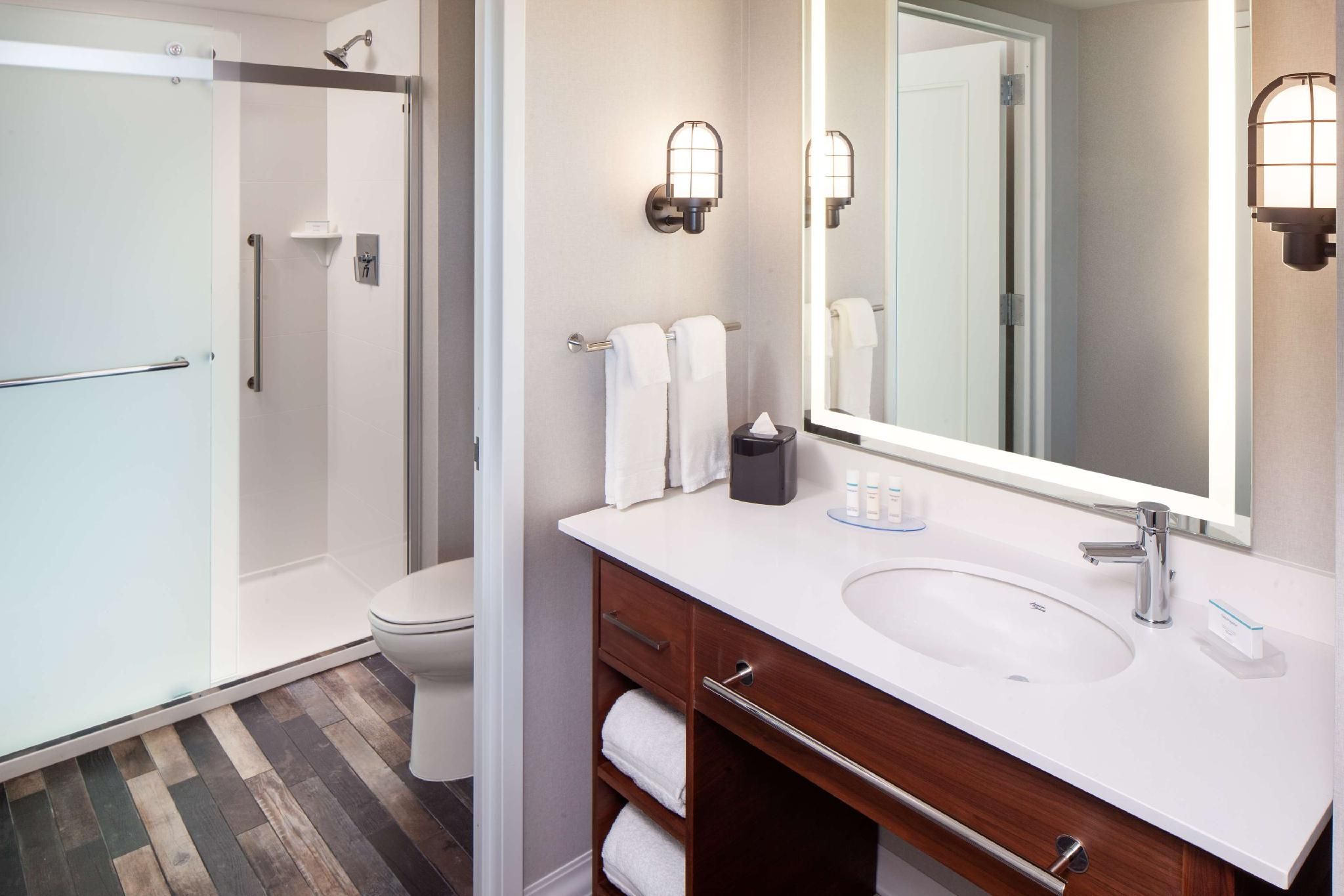 1 KING WATER VIEW 1 BEDROOM SUITE
