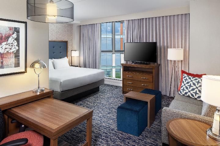 1 KING BED STUDIO PREMIUM SUITE