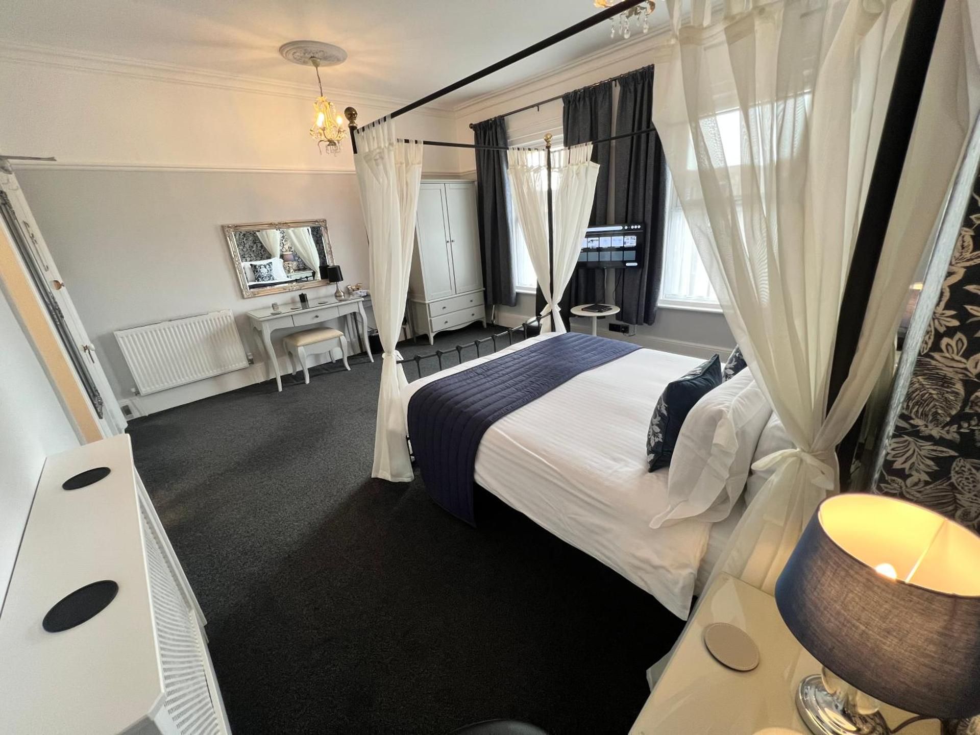 Double Room with Four Poster Bed