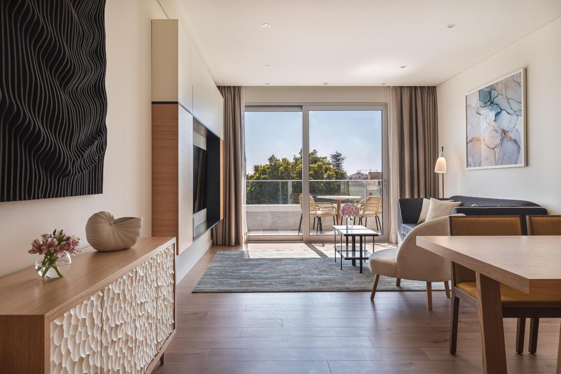 Deluxe Suite Bridge View 1 Queen Bed