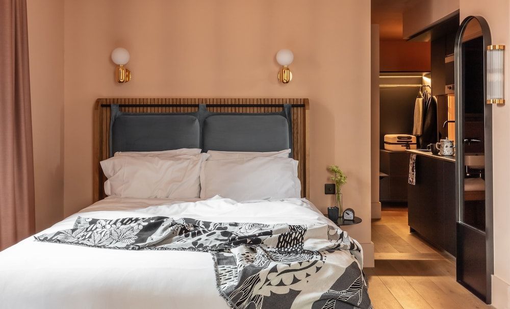 undefined Whitworth Locke 7