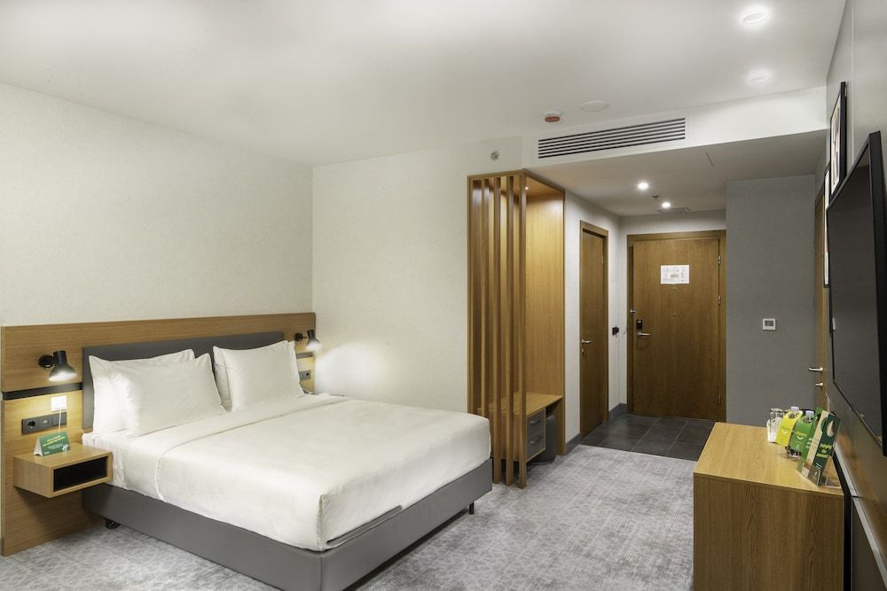 Standard Room, 1 Queen Bed, Accessible