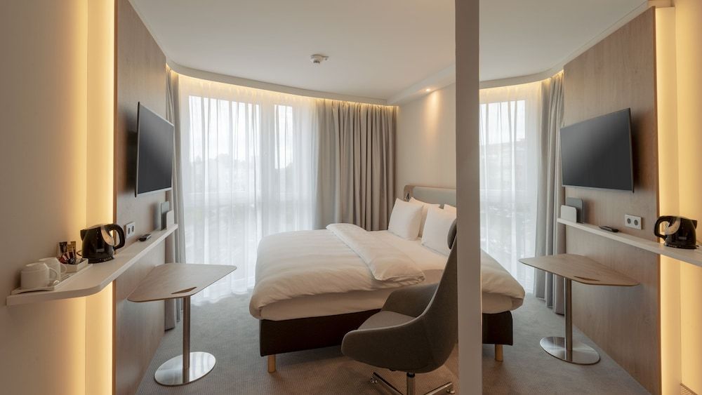 Standard Room, 1 Queen Bed