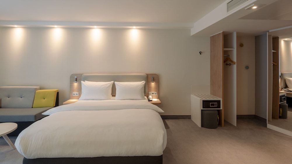 Standard Room, 1 Queen Bed, Accessible