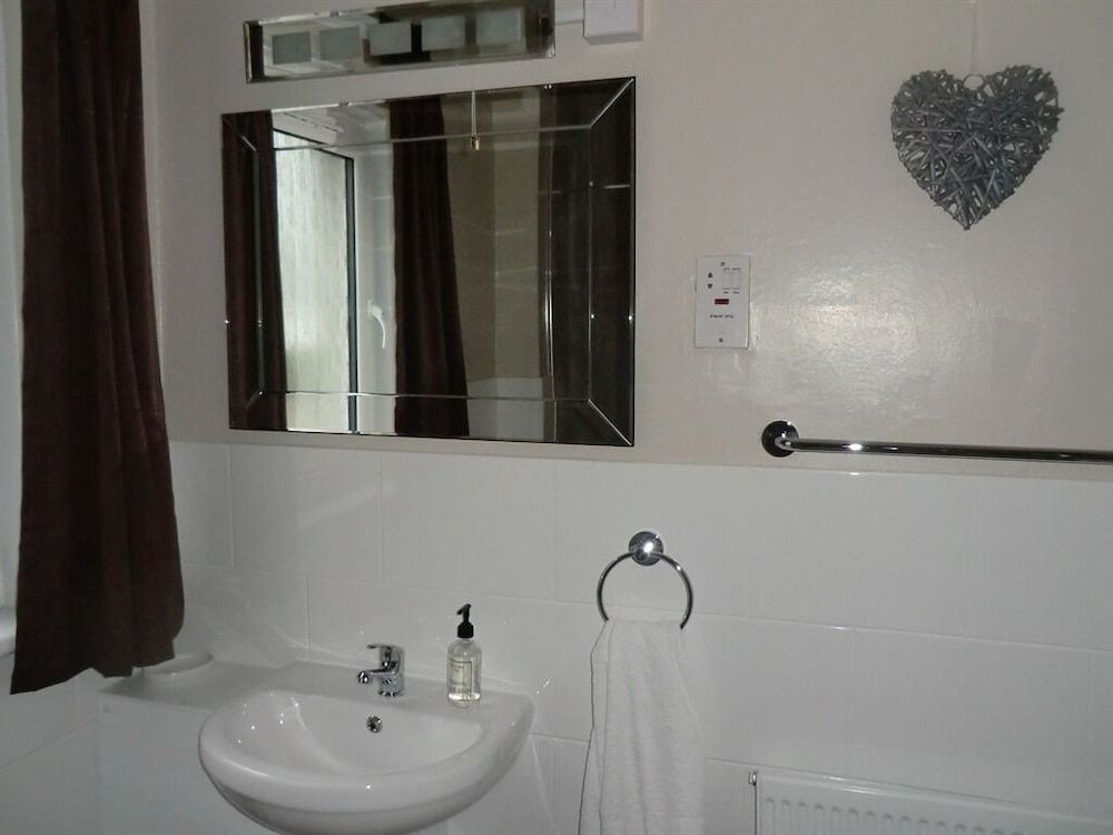 Single Room, Private Bathroom
