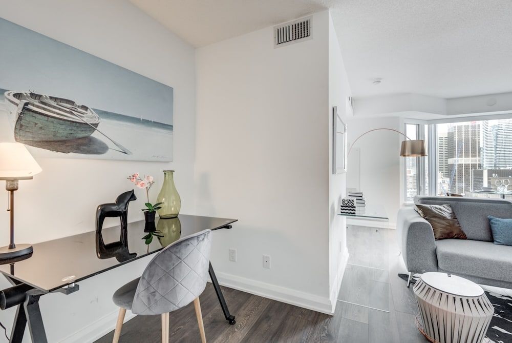 Avalon Suites Yorkville Superior Condo 8