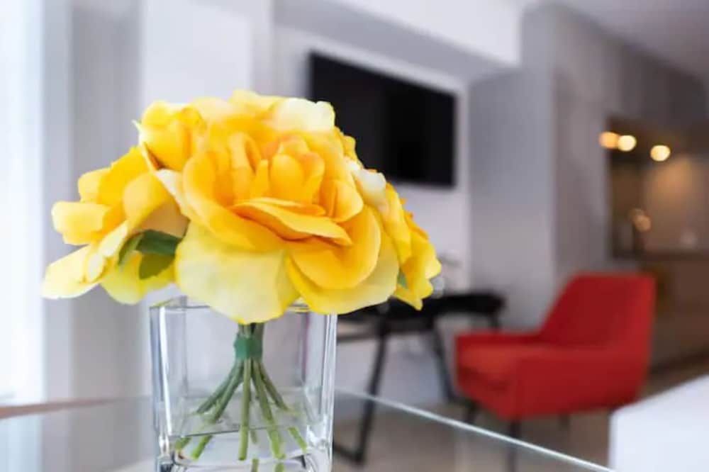 Avalon Suites Yorkville Economy Studio 7