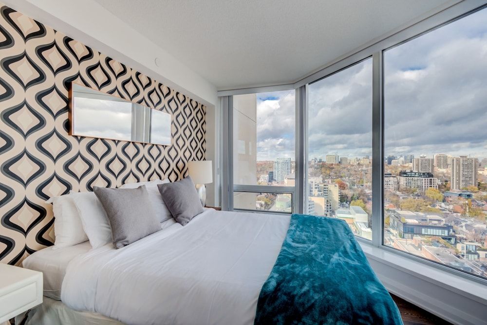 Avalon Suites Yorkville Superior Condo