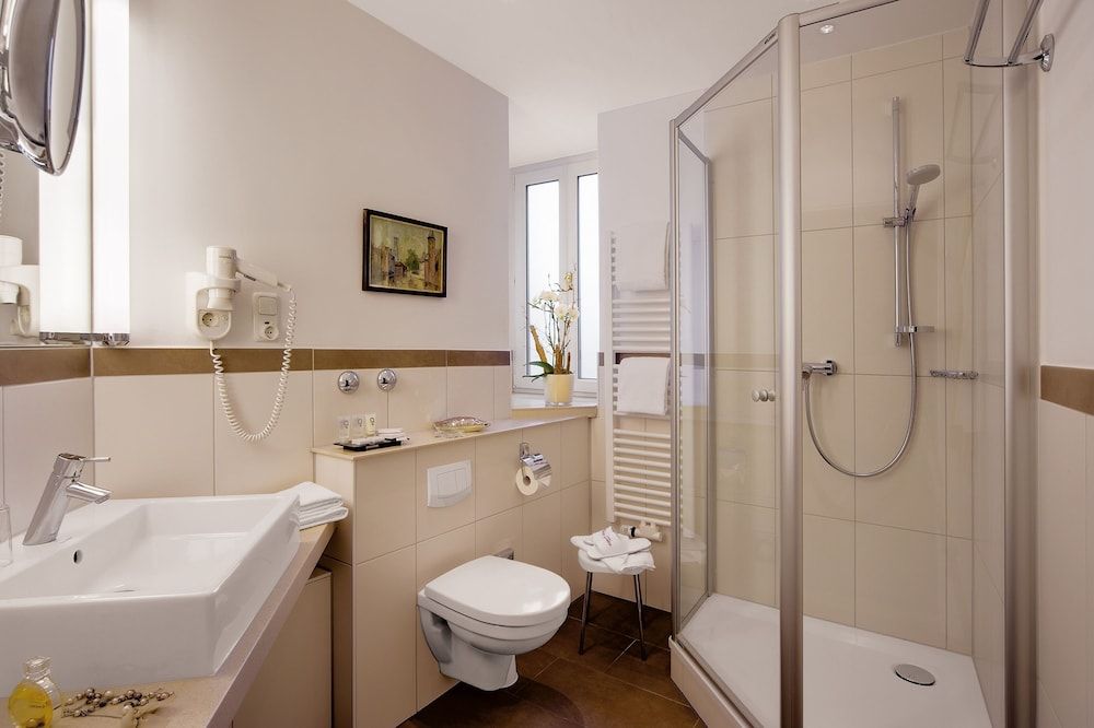 Alpen Hotel München Double Room Classic Comfort 2