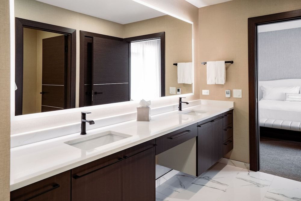 SpringHill Suites by Marriott Chicago Chinatown Suite, 1 King Bed, Non Smoking 4