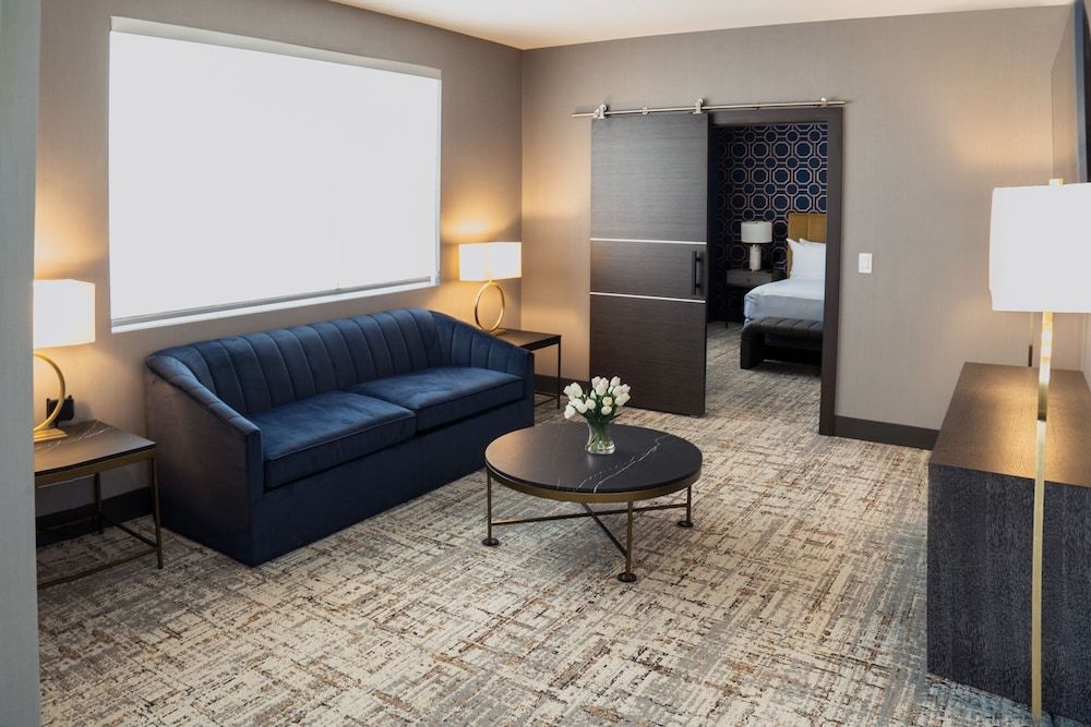 undefined SpringHill Suites by Marriott Chicago Chinatown 3