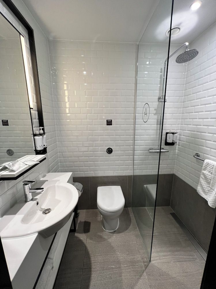 Aerotel London Heathrow Airport Terminal 2-3 Family Room (Plus) 4