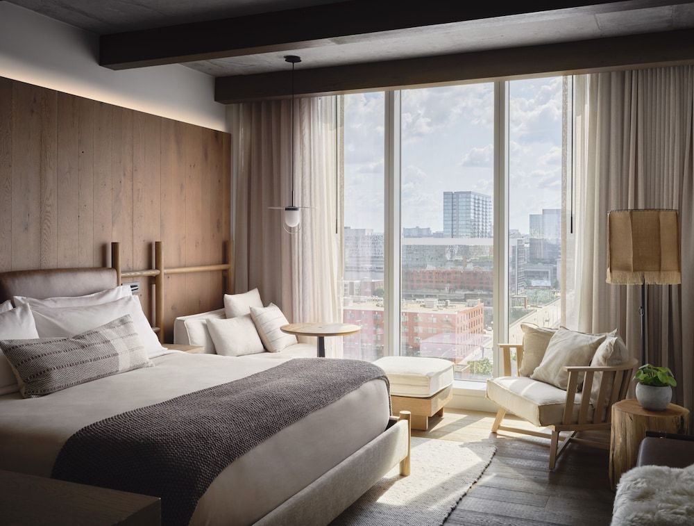 City Room, 1 King Bed