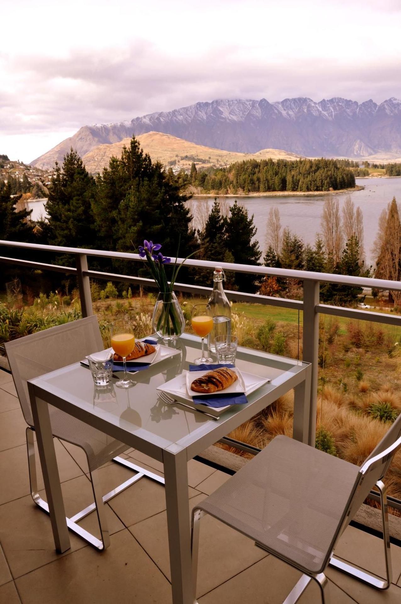 Highview Apartments One Bedroom Apartment with Lake View