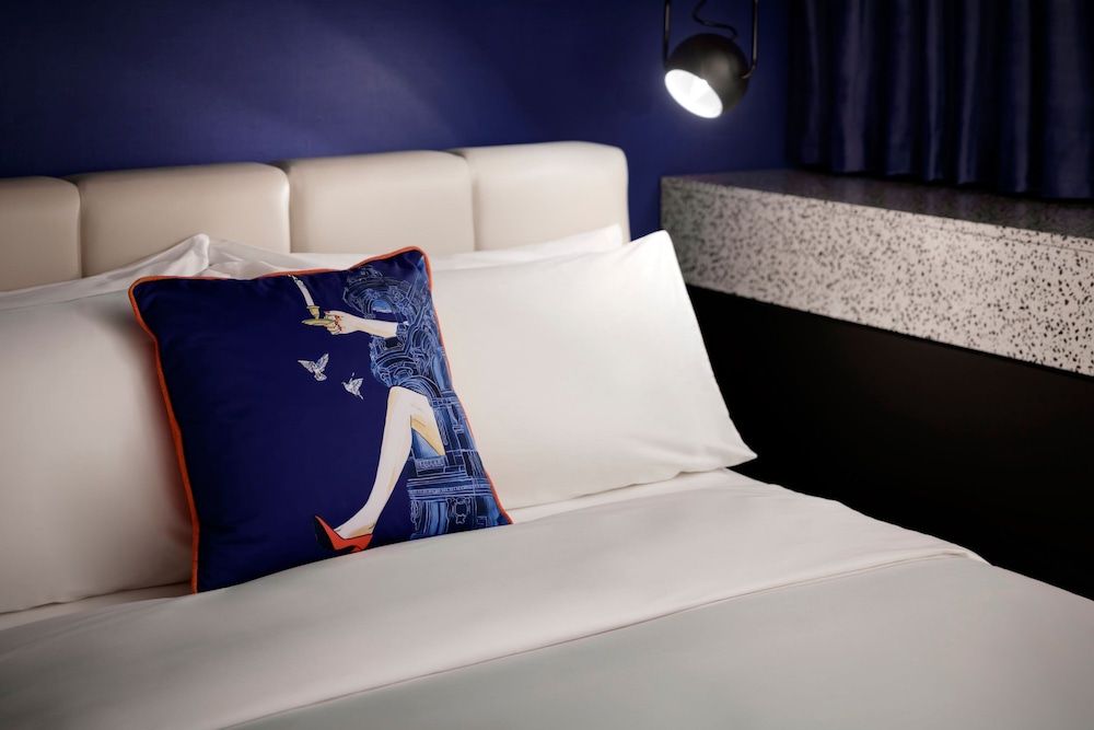 undefined W Toronto 9