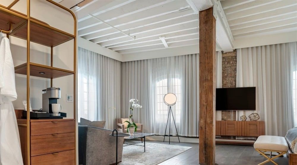 ONE11 Hotel Crescent Suite 11