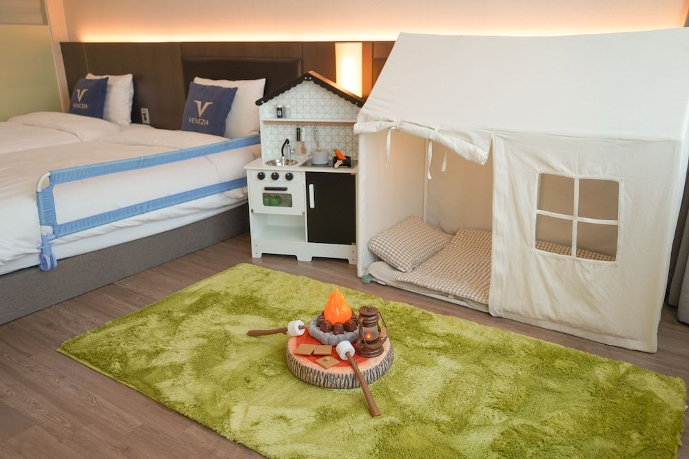 Yeosu Venezia Hotel & Resort Superior Kids Twin Room, Partial Ocean View