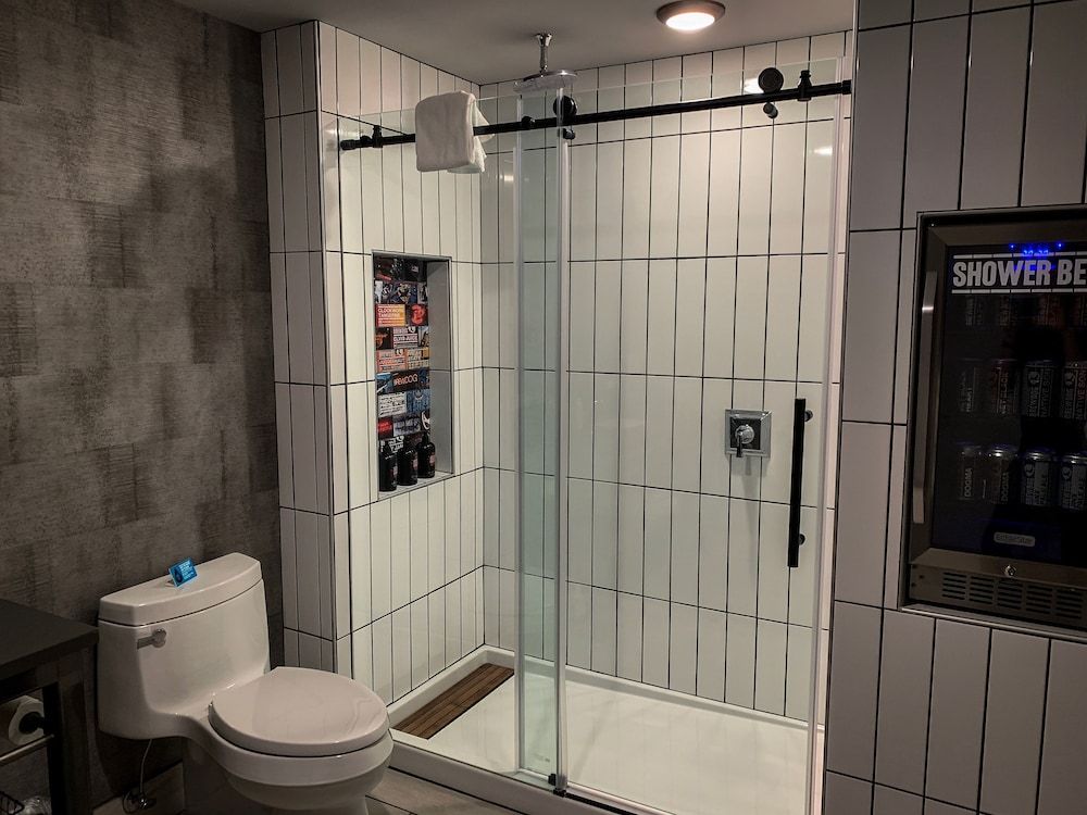 DogHouse Columbus BrewMaster Suite, Non-Dog Friendly 4