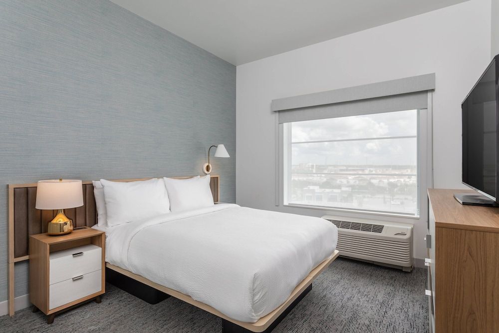 undefined TownePlace Suites by Marriott Orlando Southwest Near Universal 8