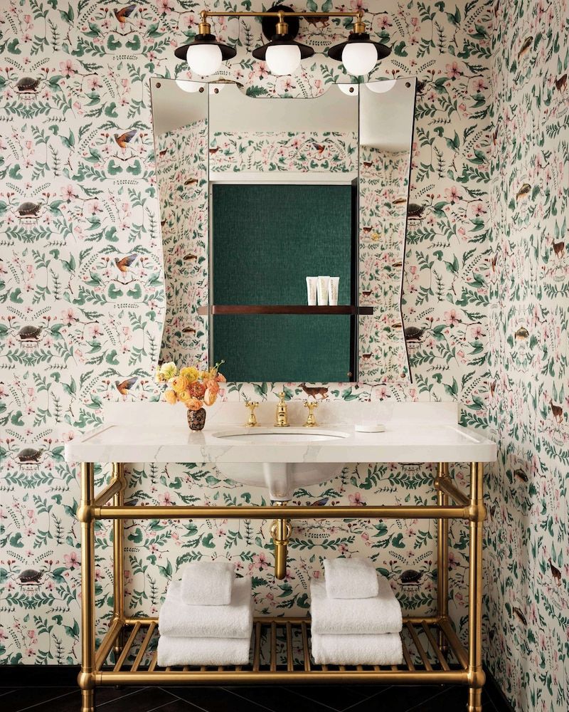 Graduate by Hilton East Lansing Room, 1 King Bed, Hearing Accessible 5