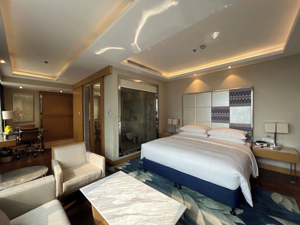 Junior Suite, 1 King Bed, City View