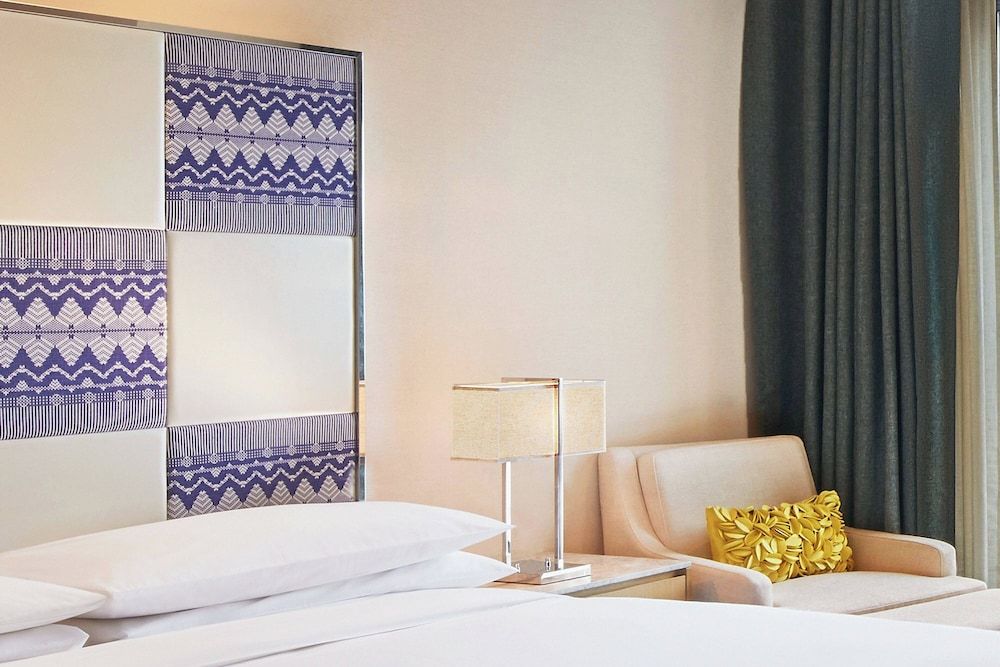 Renaissance Dhaka Gulshan Hotel Deluxe Room, 1 King Bed 3