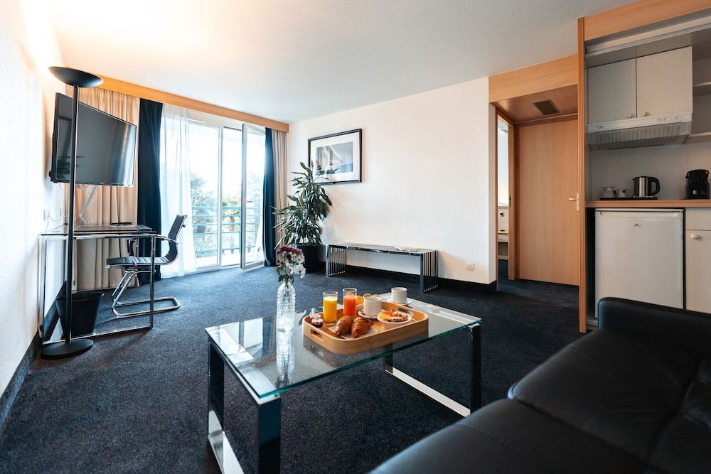 Standing Suite