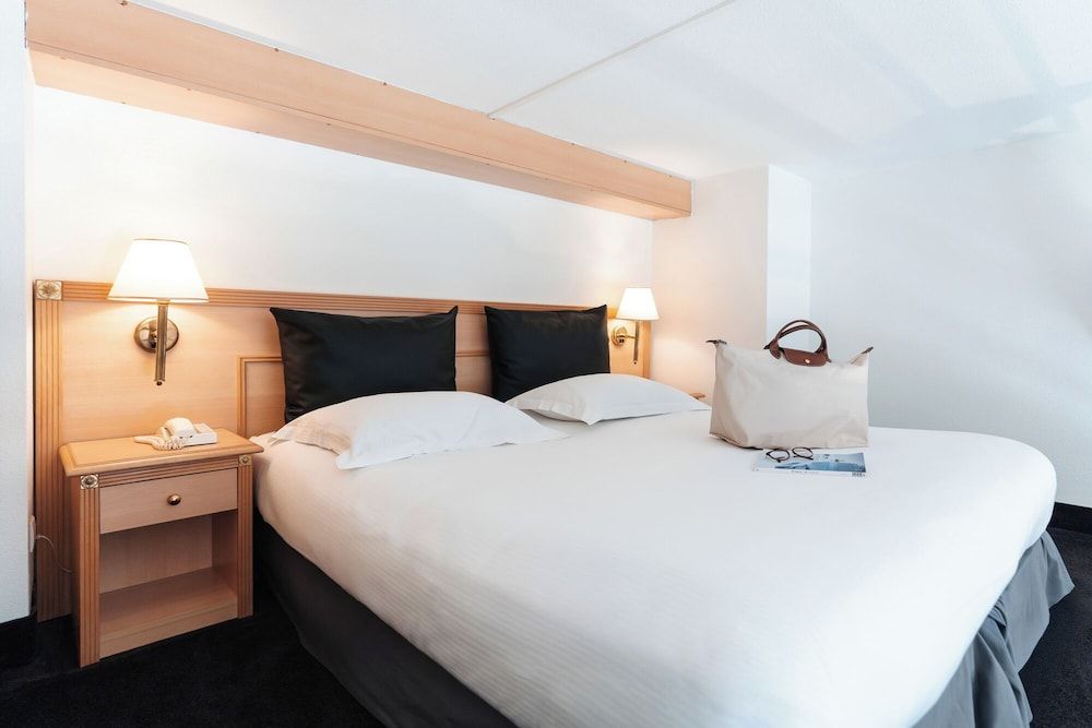 Junior Suite, 1 Queen Bed with Sofa bed, Terrace