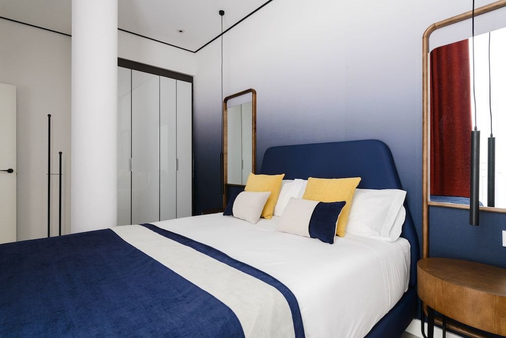 undefined SmartRental Collection Gran Via Centric 9