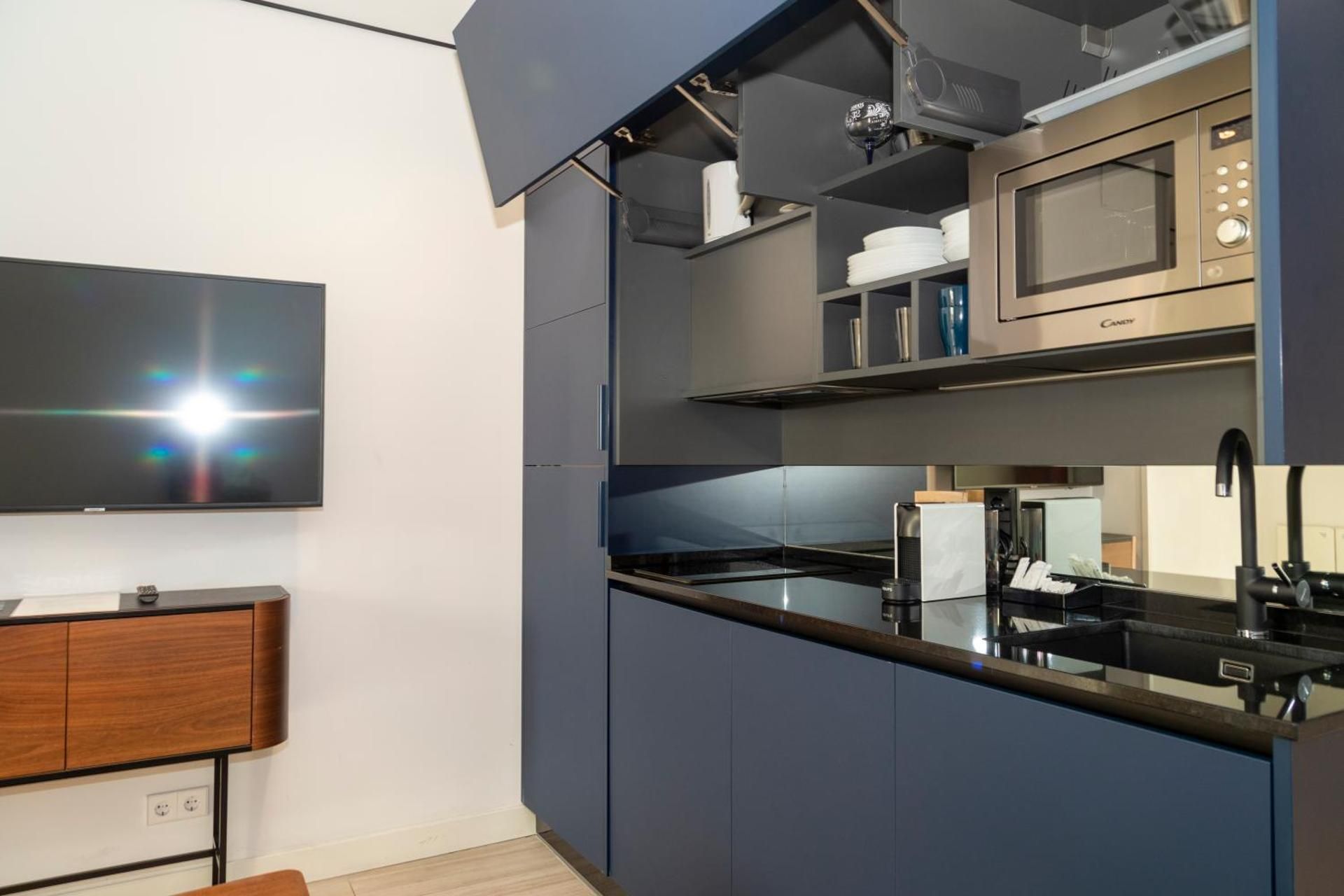 undefined SmartRental Collection Gran Via Centric 8