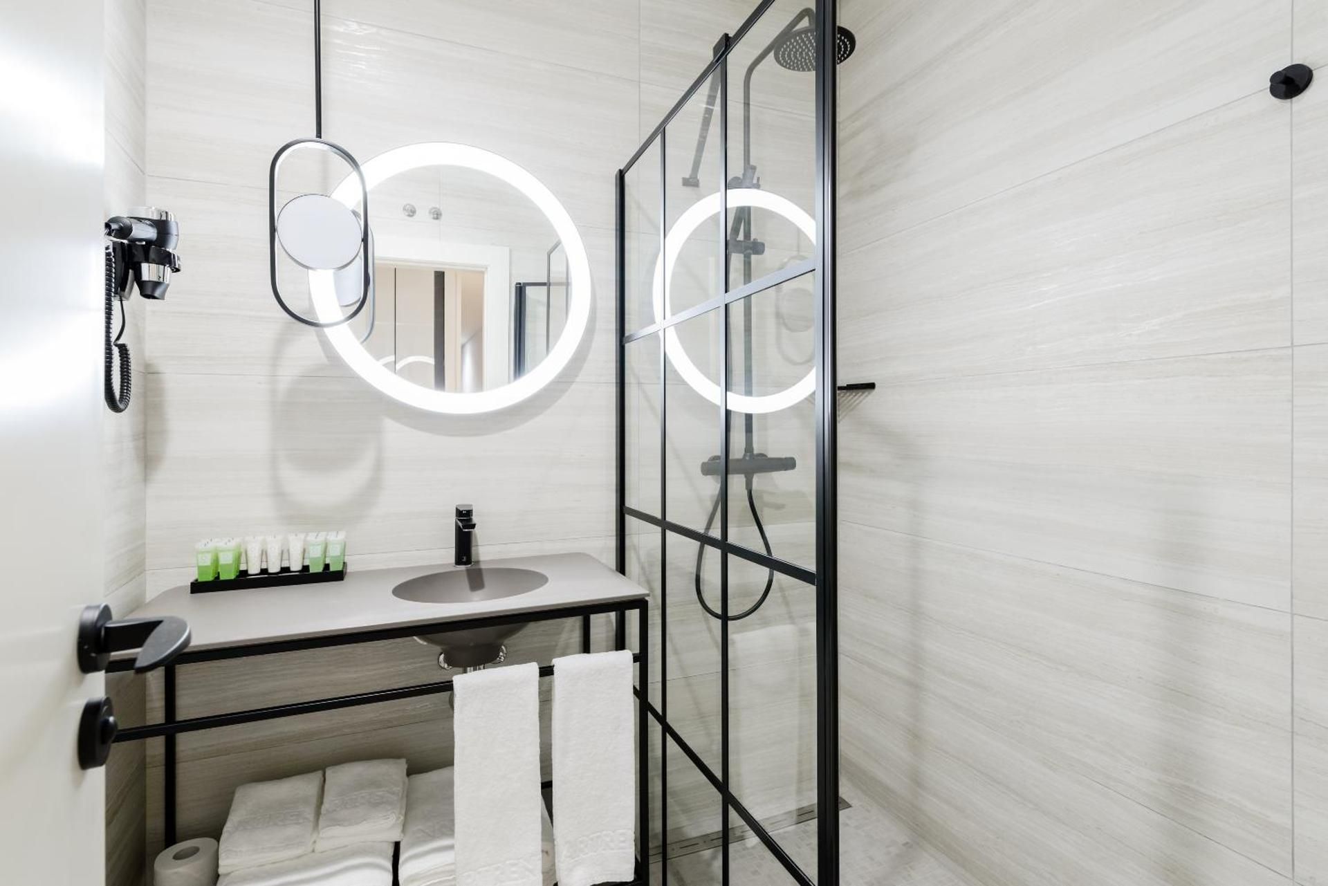 undefined SmartRental Collection Gran Via Centric 6