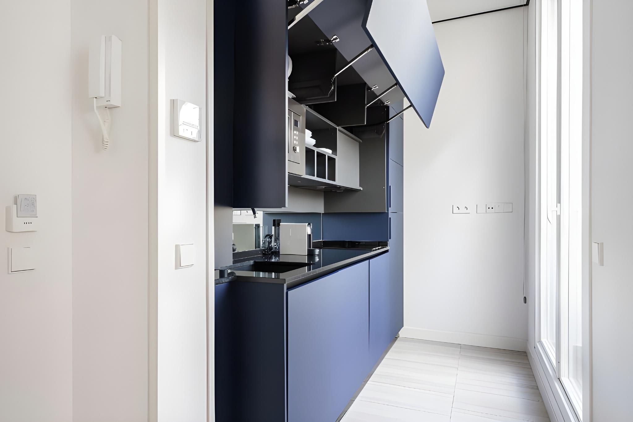 undefined SmartRental Collection Gran Via Centric 4