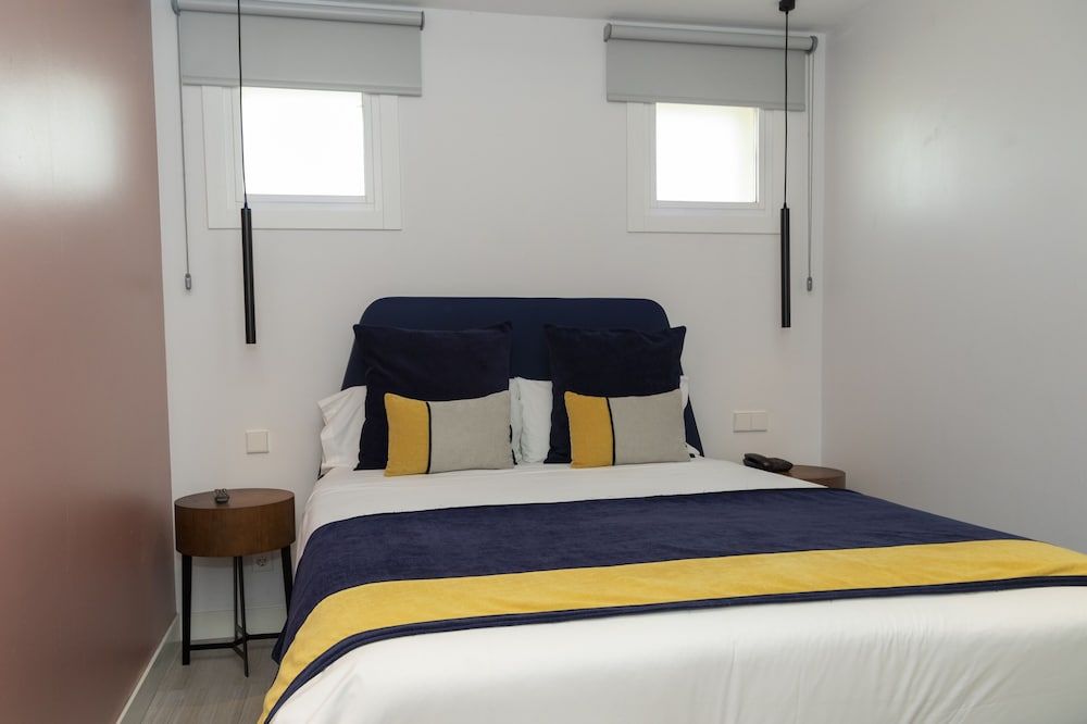 undefined SmartRental Collection Gran Via Centric 4