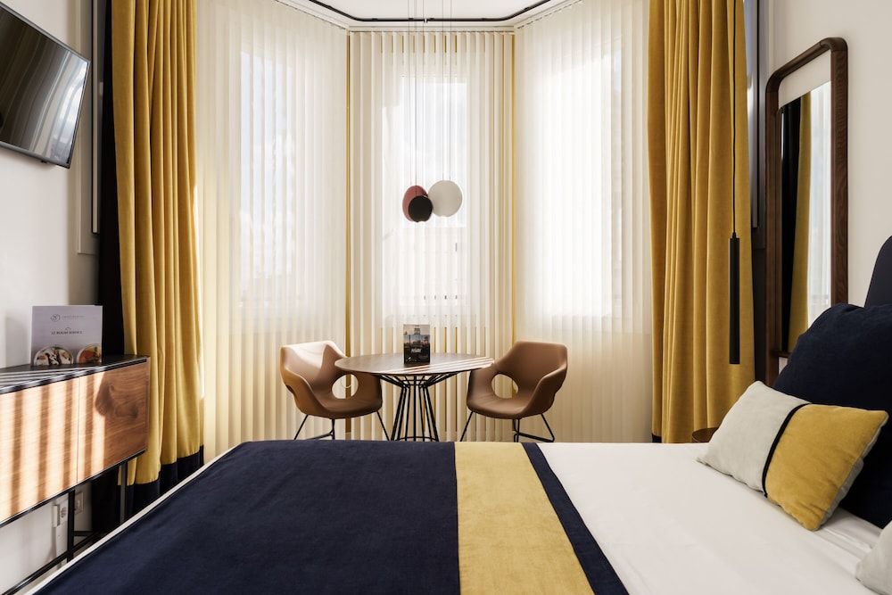 undefined SmartRental Collection Gran Via Centric 3