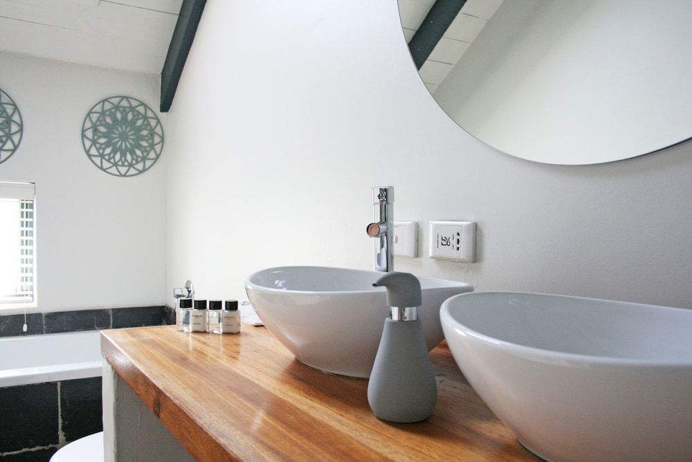 Abalone Hotel & Villas Superior Suite, 1 King Bed, Sea View 5