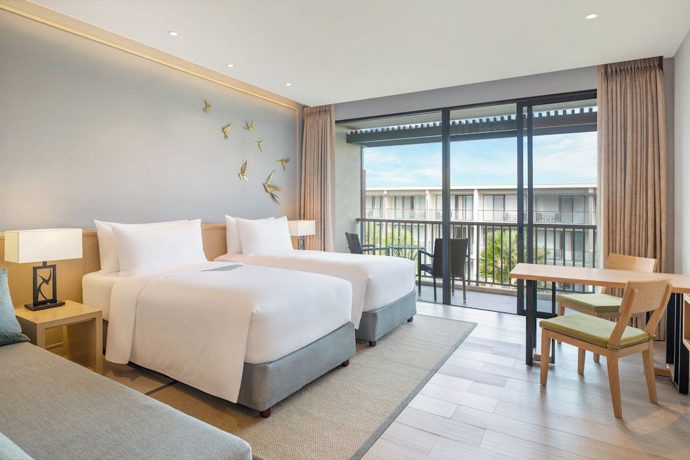 Room, 2 Twin Beds, Non Smoking, Pool View
