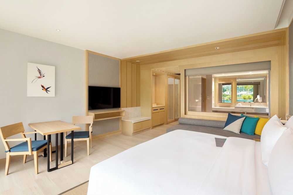 Room, 1 King Bed, Non Smoking, Pool View (Pool Access)