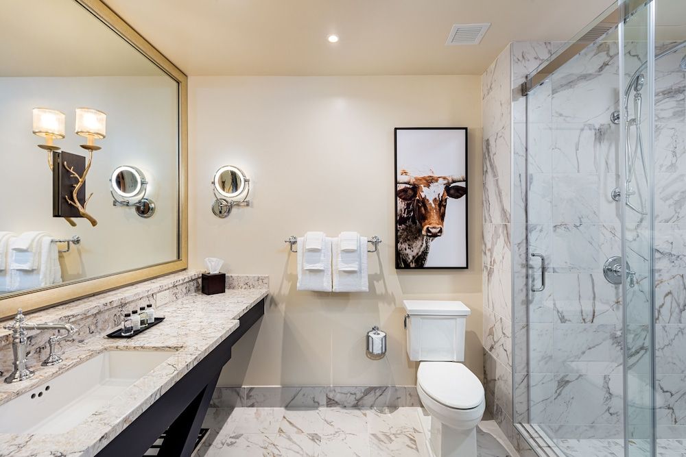 Brownwood Hotel & Spa Standard Room, 2 Queen Beds 4