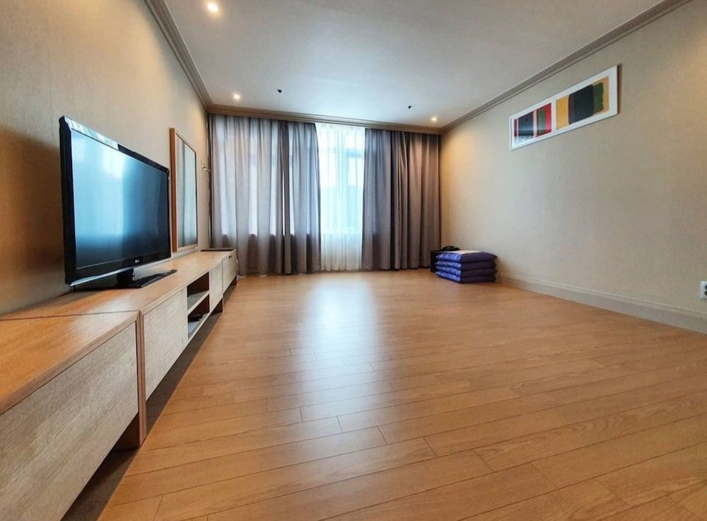 Lahan Hotel Jeonju Deluxe Ondol Room, City view 3