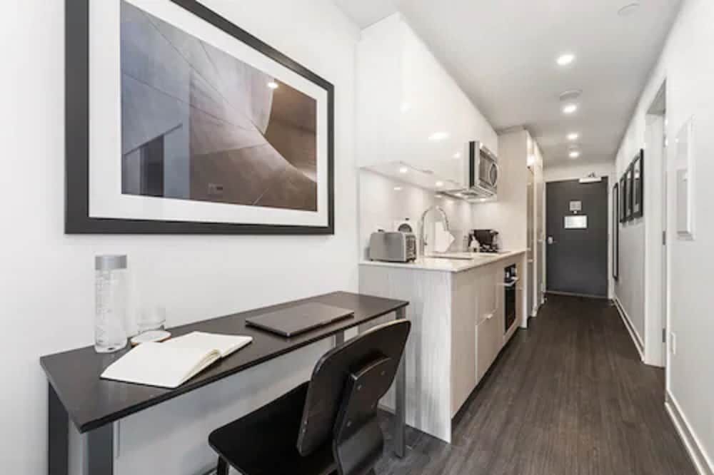 reStays Ottawa Junior Suite 5