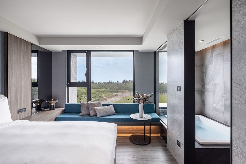 Building Tranquil - Deluxe Family Room