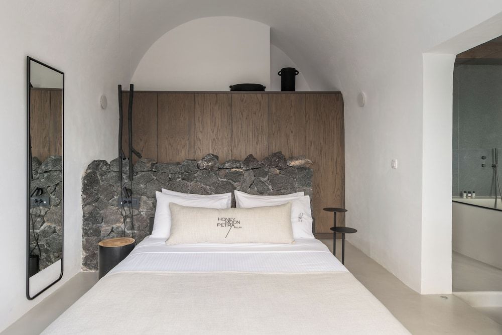 Honeymoon Suite (with Jetted Tub)